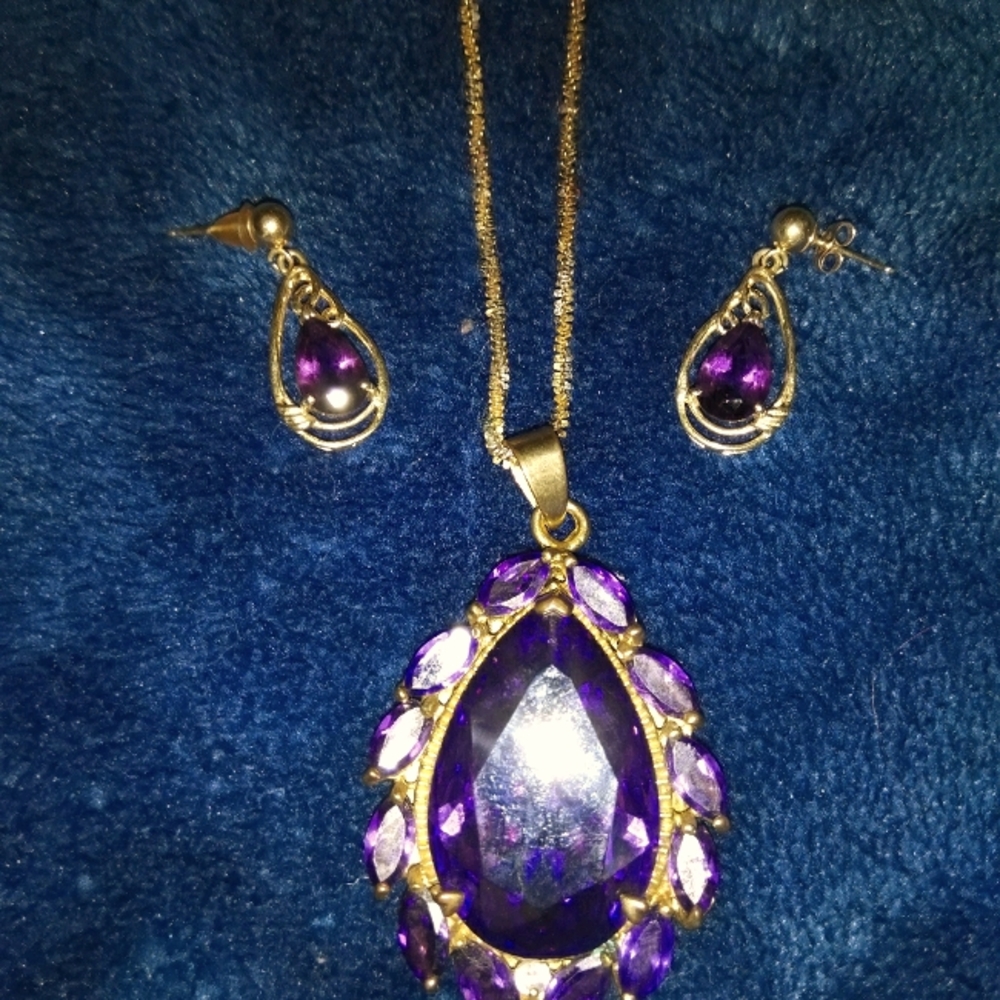 Necklace an earring set